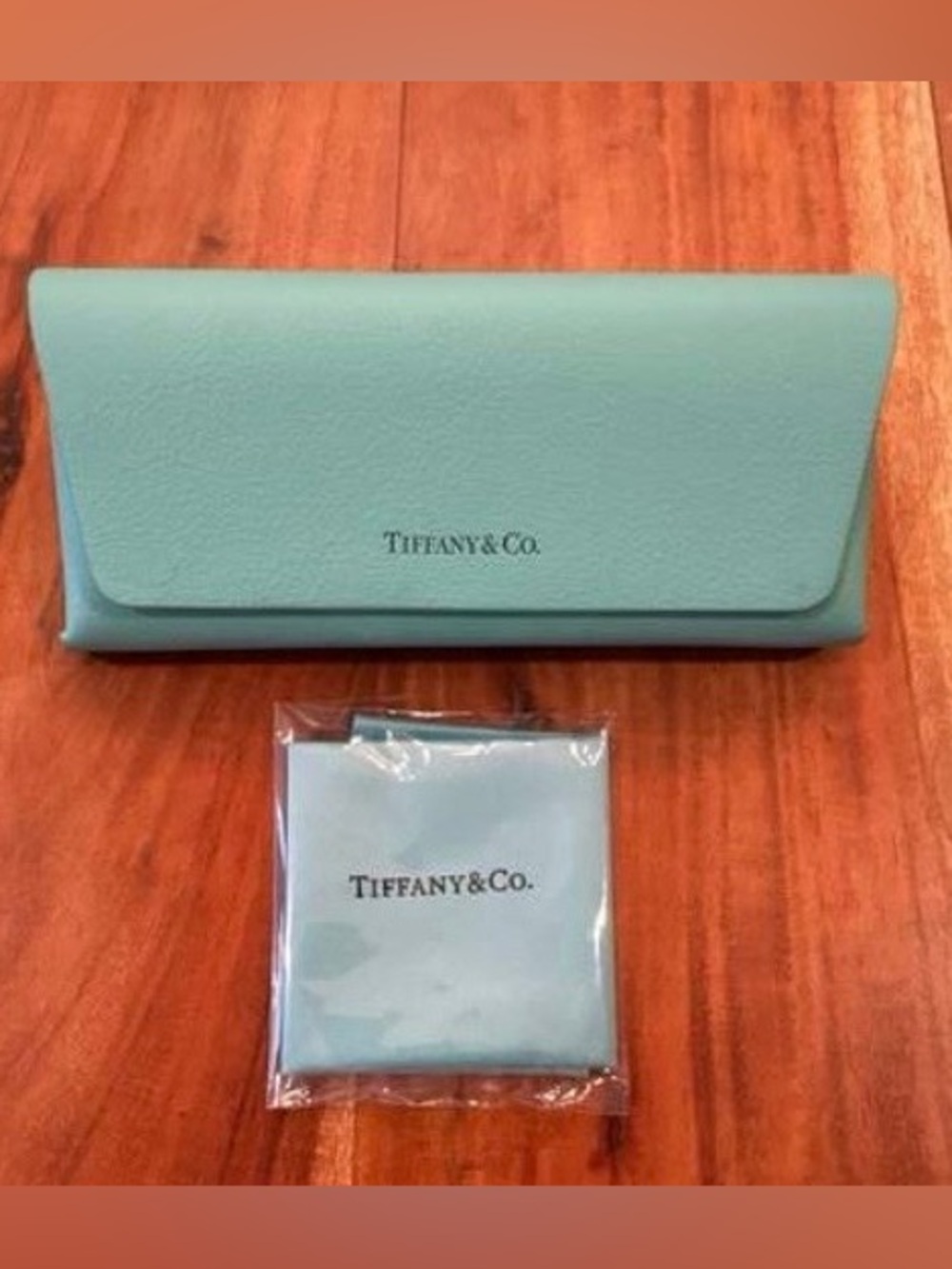 Tiffany & Co. Teal Leather Magnetic Eyeglasses Case with Cleaning Cloth